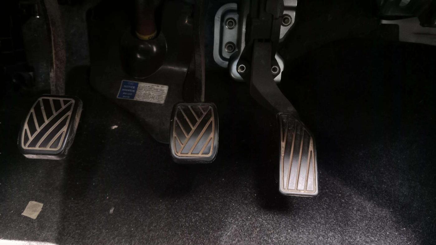 2017 Maruti Swift VXI, CNG, Manual, 82,264 km, Pedals
