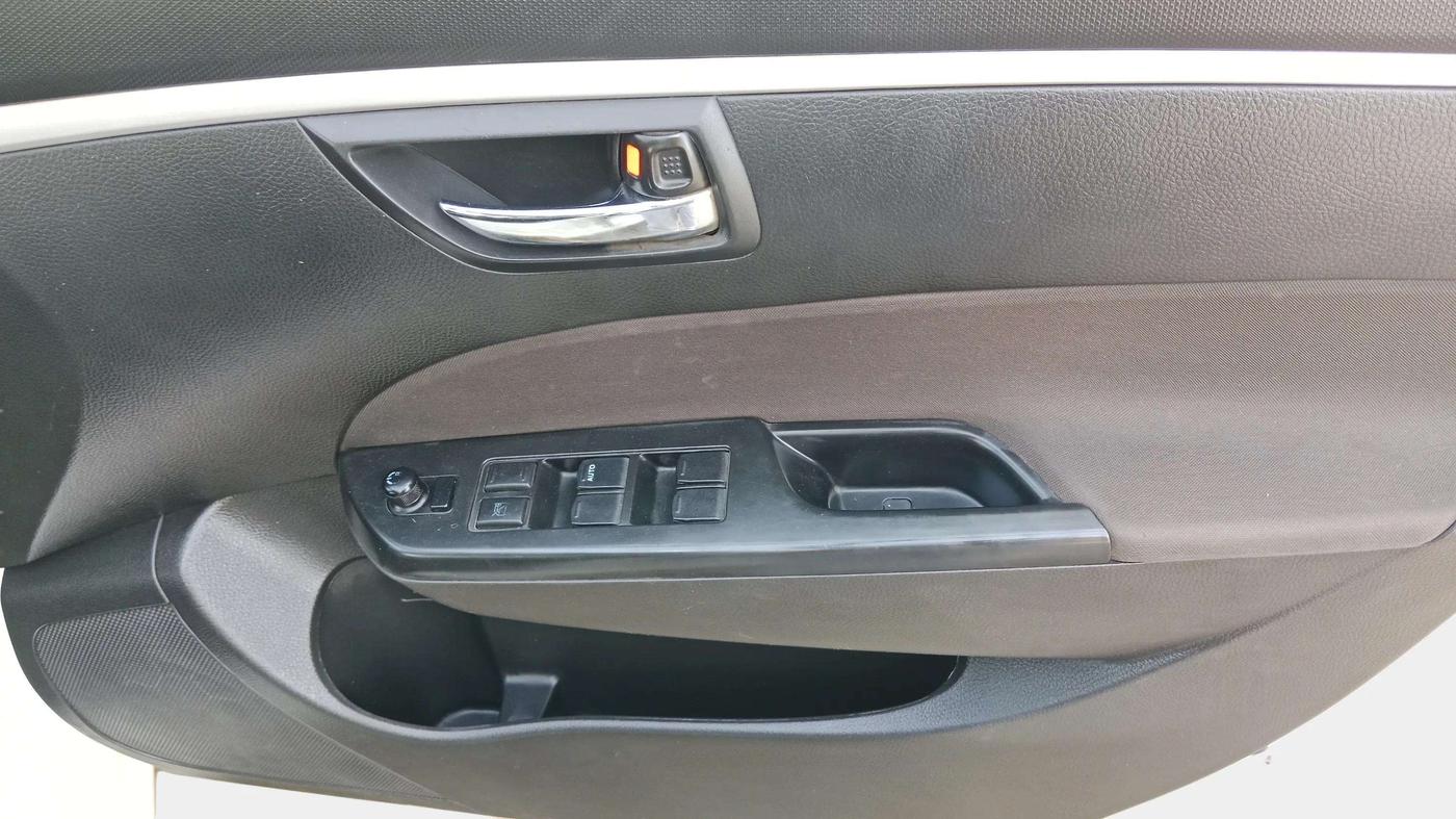 2017 Maruti Swift VXI, CNG, Manual, 82,264 km, Driver Side Door Panels Control