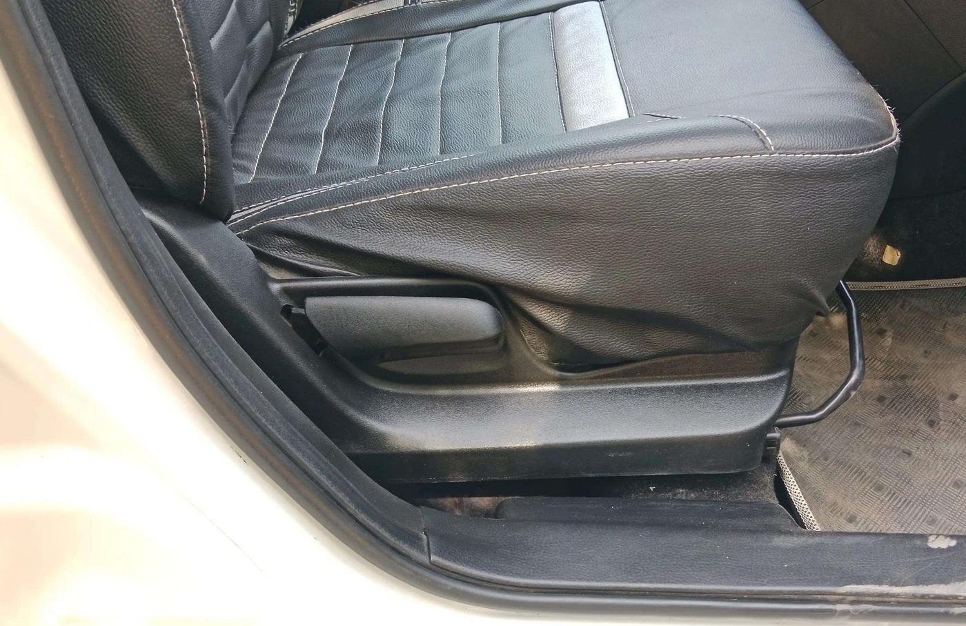 2017 Maruti Swift VXI, CNG, Manual, 82,264 km, Driver Side Adjustment Panel