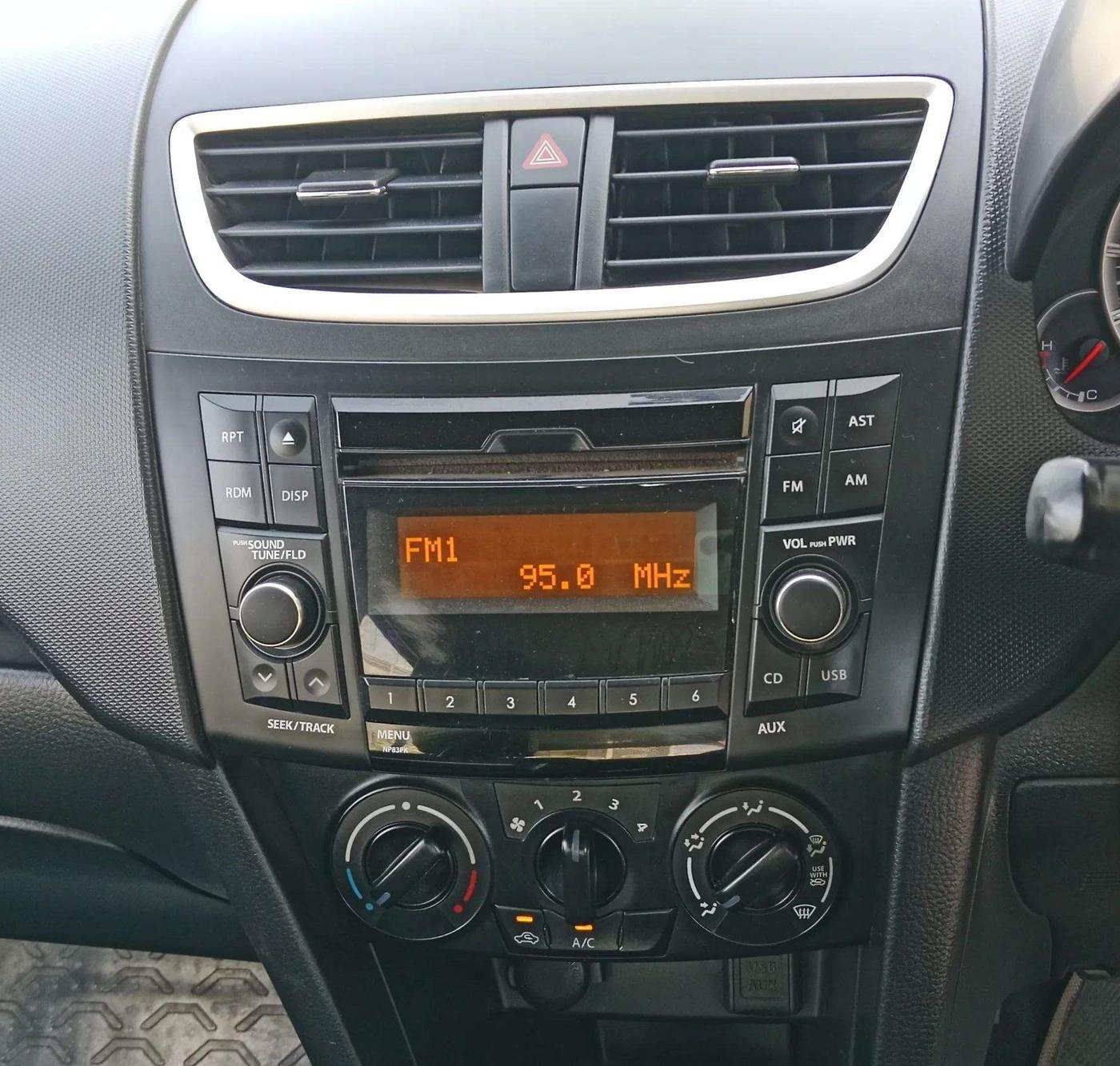 2017 Maruti Swift VXI, CNG, Manual, 82,264 km, Air Conditioner