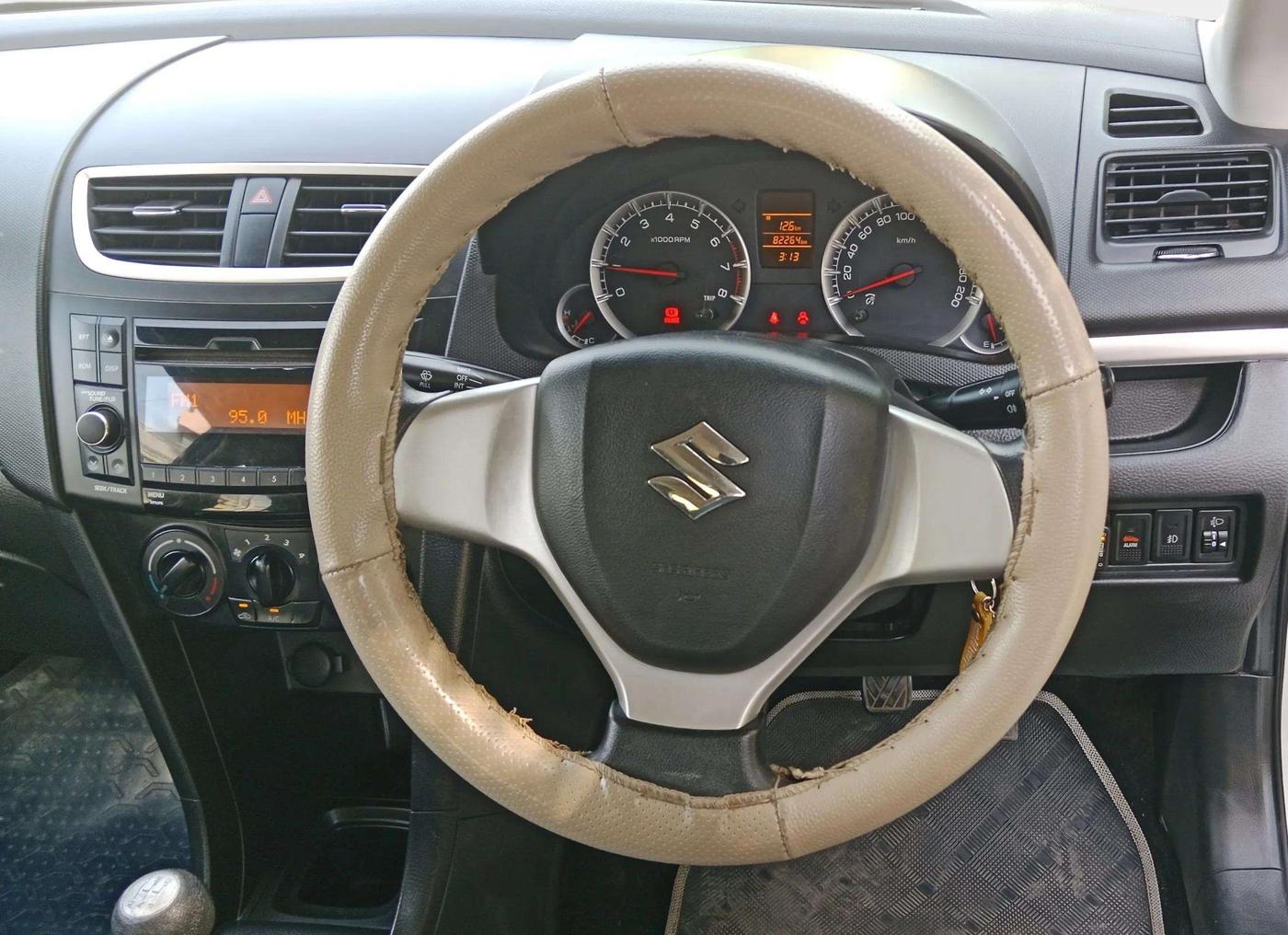 2017 Maruti Swift VXI, CNG, Manual, 82,264 km, Steering Wheel Close Up