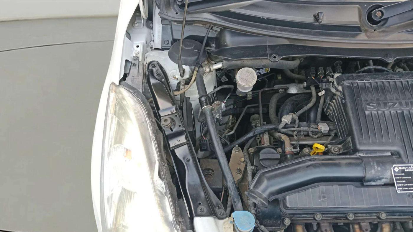 2017 Maruti Swift VXI, CNG, Manual, 82,264 km, Engine View - Right