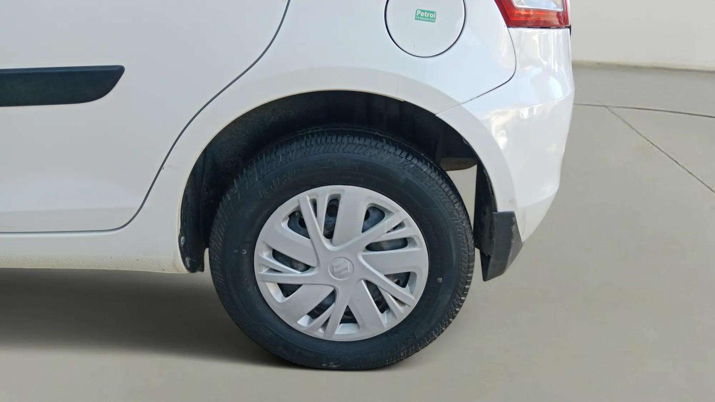 2017 Maruti Swift VXI, CNG, Manual, 82,264 km, Left Rear Wheel