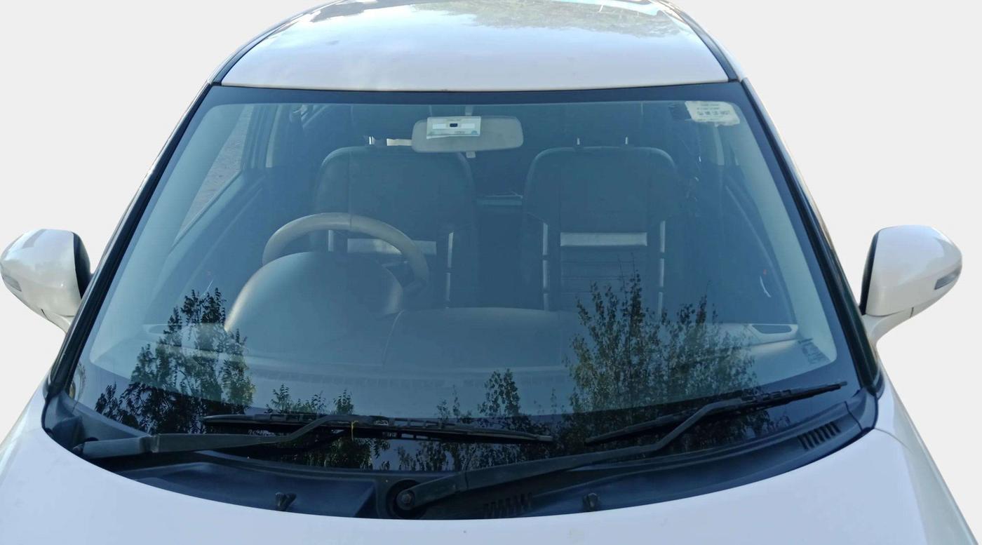 2017 Maruti Swift VXI, CNG, Manual, 82,264 km, Front Windshield