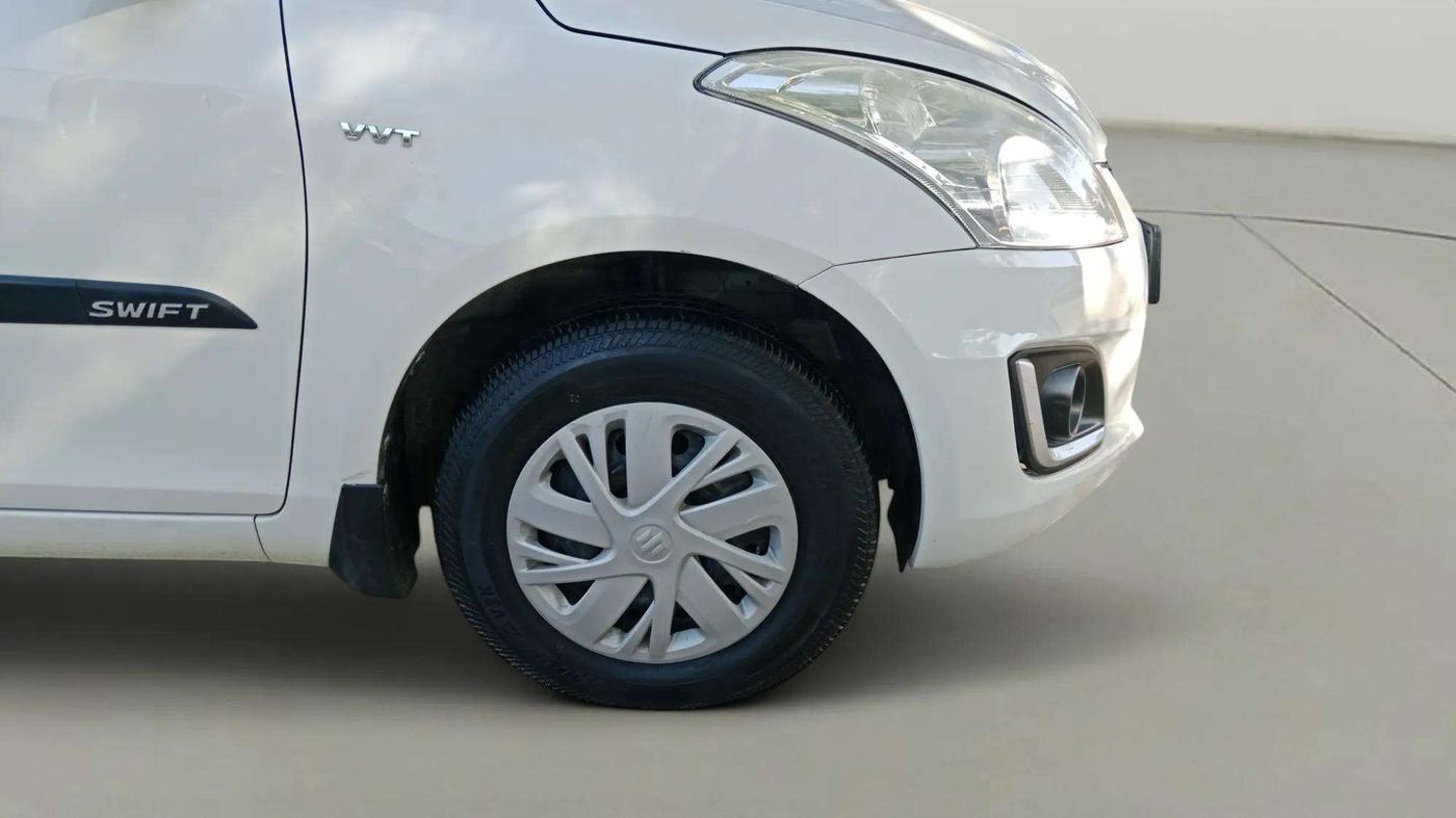 2017 Maruti Swift VXI, CNG, Manual, 82,264 km, Right Front Wheel