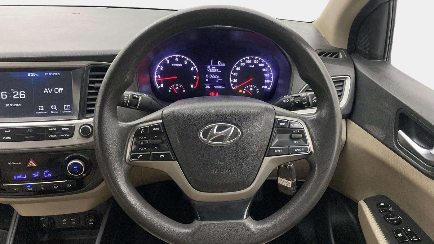 2018 Hyundai Verna 1.6 VTVT SX, Petrol, Manual, 49,987 km, Steering Wheel Close Up