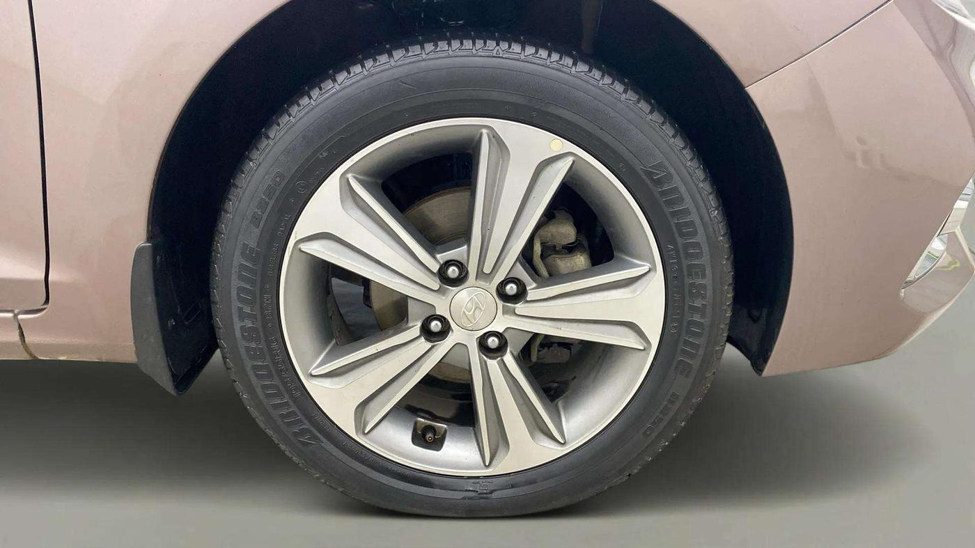 2018 Hyundai Verna 1.6 VTVT SX, Petrol, Manual, 49,987 km, Right Front Wheel