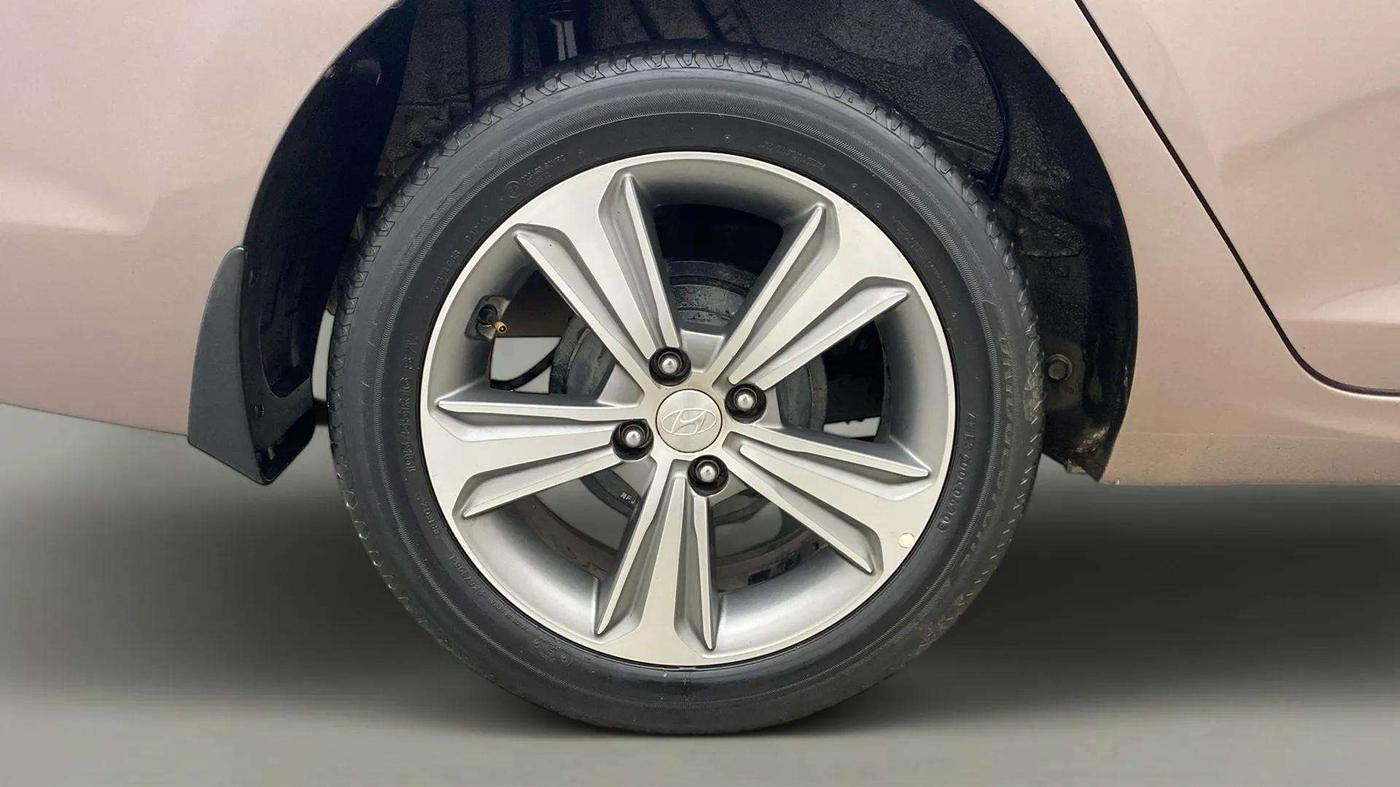 2018 Hyundai Verna 1.6 VTVT SX, Petrol, Manual, 49,987 km, Right Rear Wheel