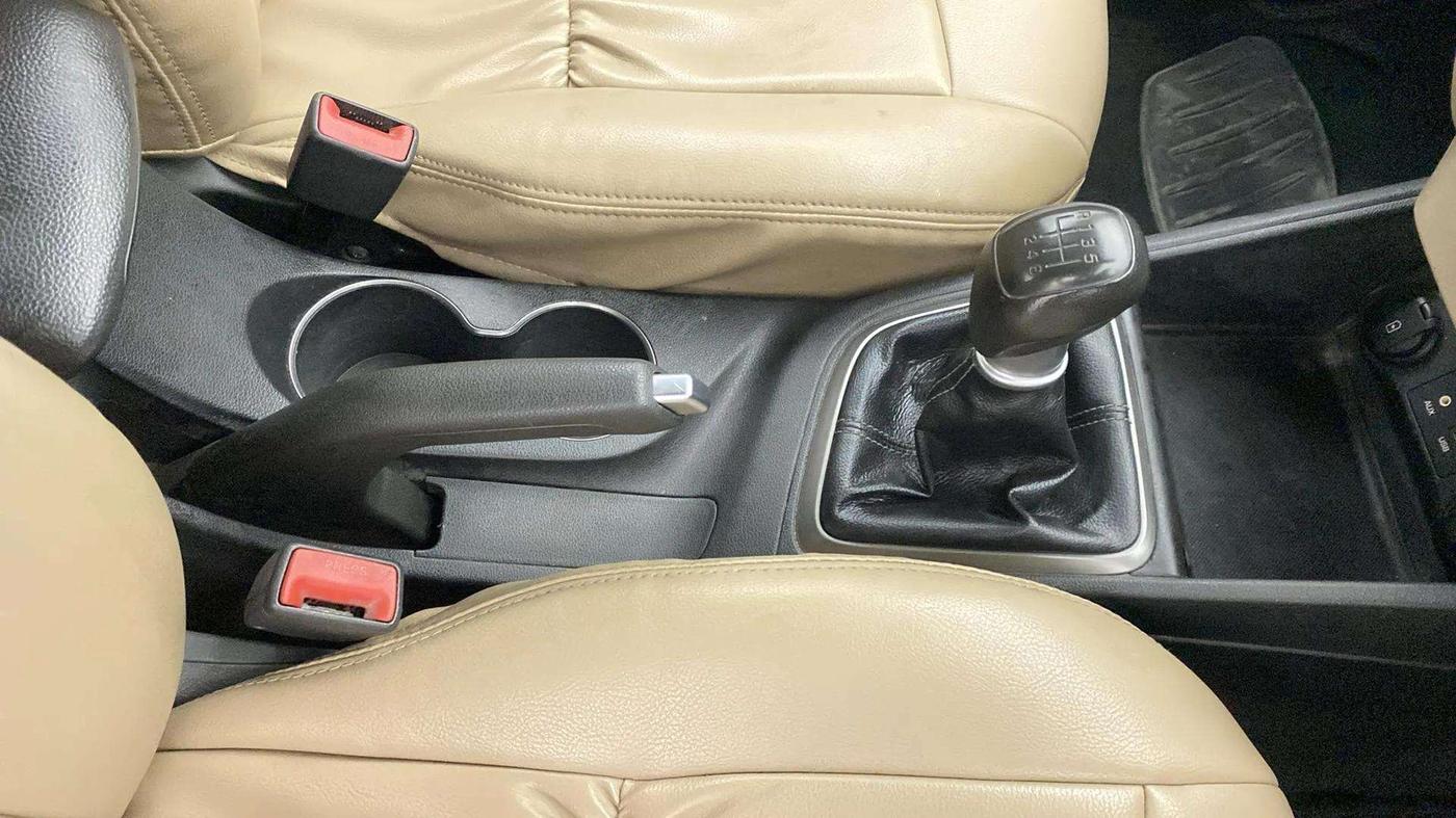 2018 Hyundai Verna 1.6 VTVT SX, Petrol, Manual, 49,987 km, Gear Lever