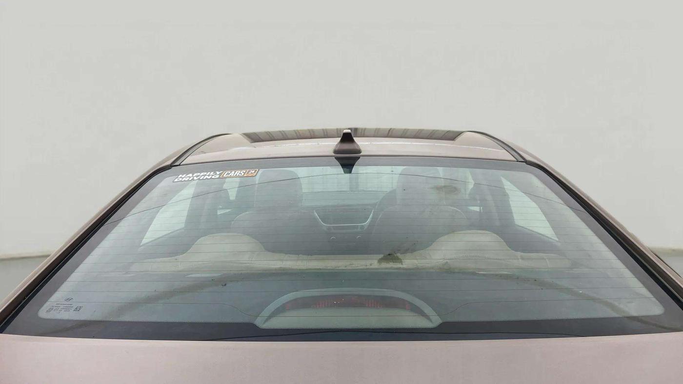 2018 Hyundai Verna 1.6 VTVT SX, Petrol, Manual, 49,987 km, Rear Windshield