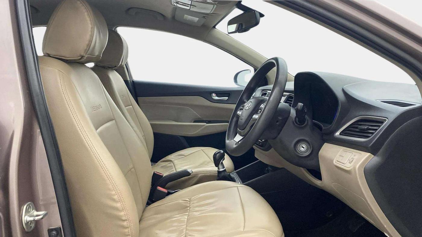 2018 Hyundai Verna 1.6 VTVT SX, Petrol, Manual, 49,987 km, Right Side Front Door Cabin
