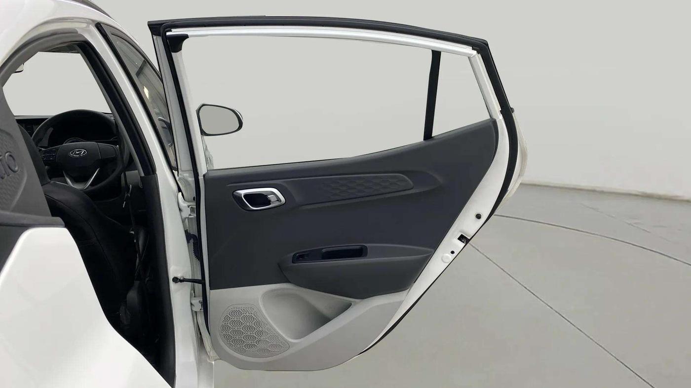 2019 Hyundai Grand i10 SPORTZ AT 1.2 KAPPA VTVT, Petrol, Automatic, 10,983 km, RHS Rear Door