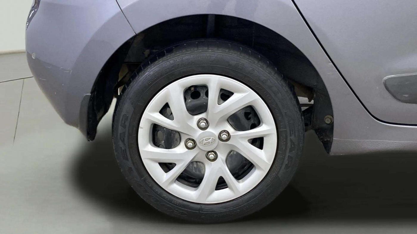 2019 Hyundai Grand i10 SPORTZ 1.2 KAPPA VTVT, Petrol, Manual, 36,821 km, Right Rear Wheel