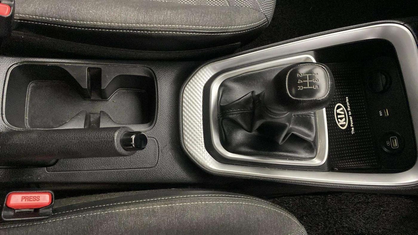 2020 KIA SONET HTK PLUS 1.2, Petrol, Manual, 33,546 km, Gear Lever