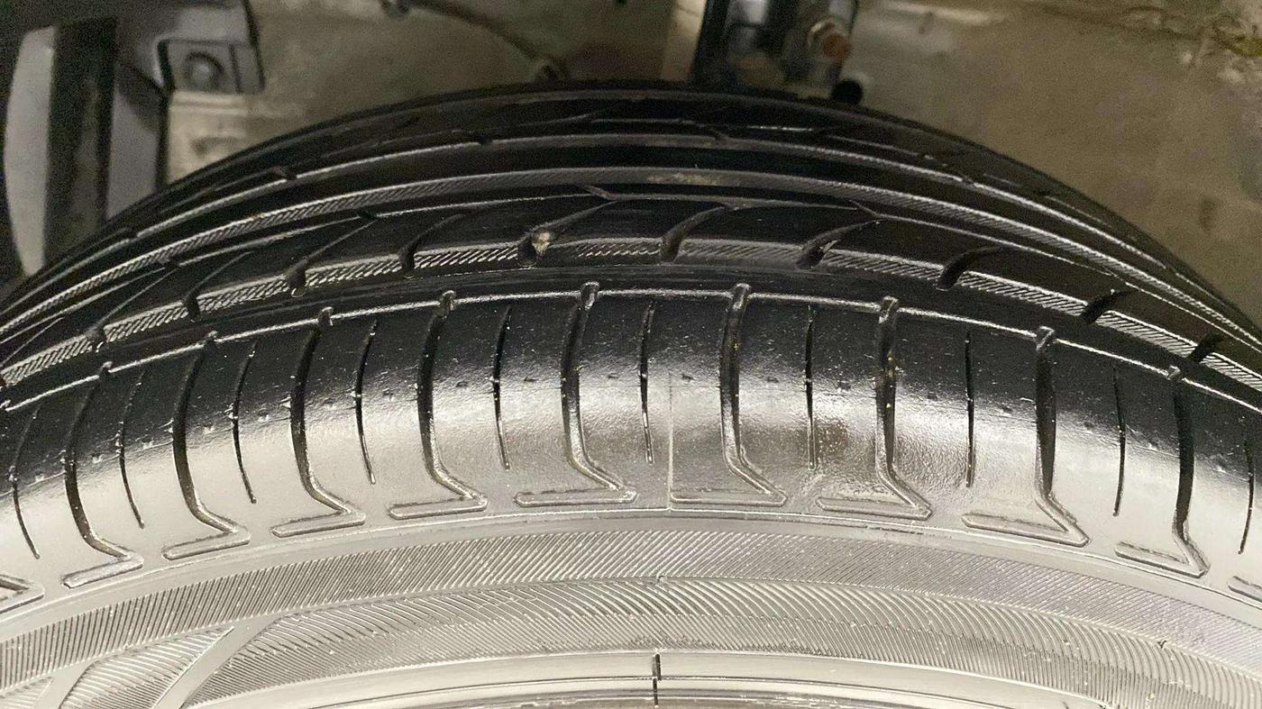 2021 Maruti Ciaz ZETA 1.5 SHVS MT PETROL, Petrol, Manual, 78,049 km, Left Front Tyre Tread