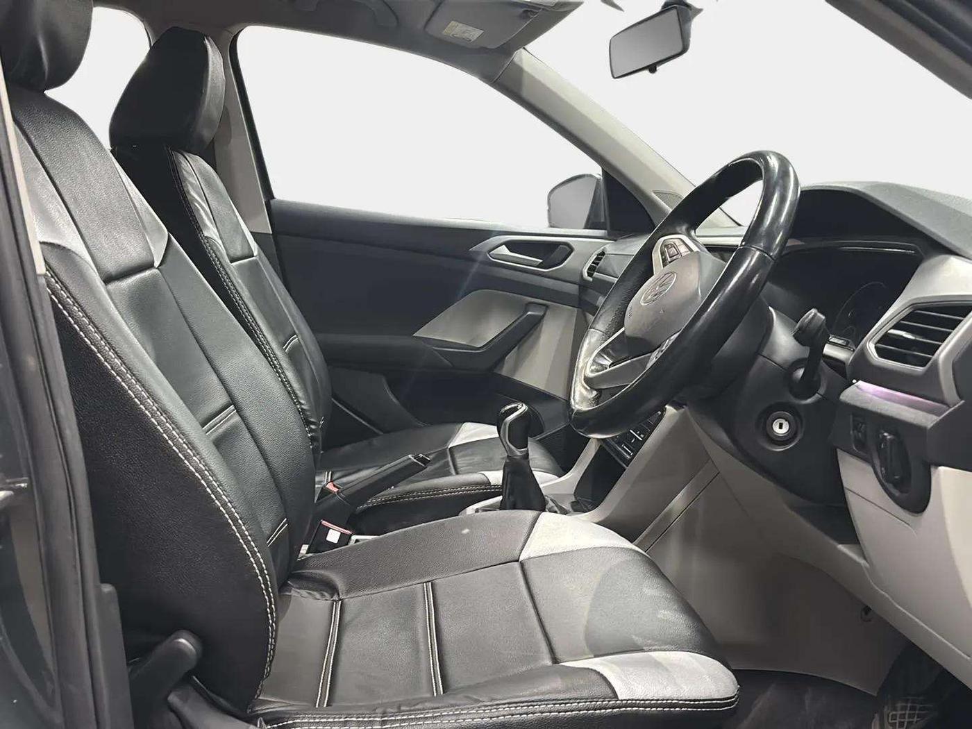 2022 Volkswagen TAIGUN HIGHLINE 1.0 TSI MT, Petrol, Manual, 38,586 km, Right Side Front Door Cabin