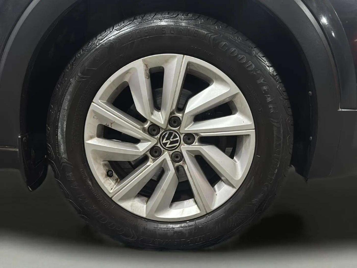 2022 Volkswagen TAIGUN HIGHLINE 1.0 TSI MT, Petrol, Manual, 38,586 km, Right Front Wheel