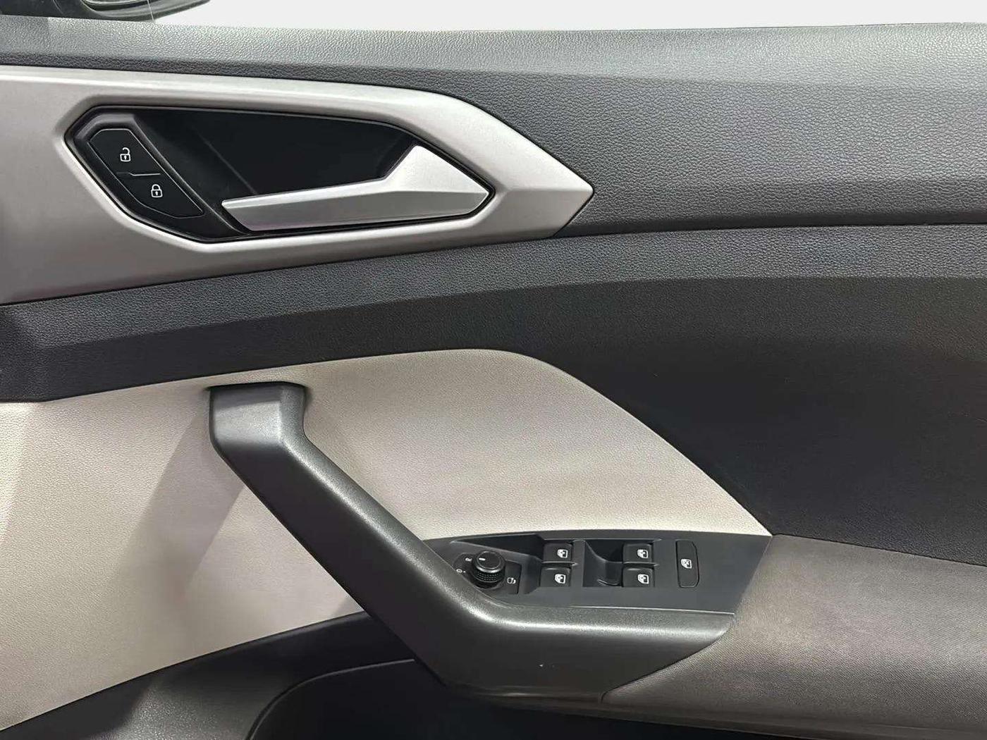 2022 Volkswagen TAIGUN HIGHLINE 1.0 TSI MT, Petrol, Manual, 38,586 km, Driver Side Door Panels Control