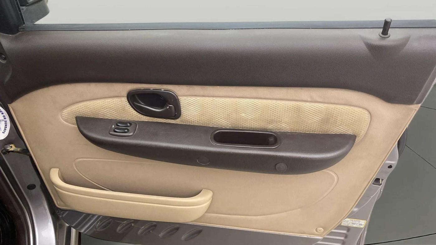 2013 Hyundai Santro Xing GLS, Petrol, Manual, 65,670 km, Driver Side Door Panels Control