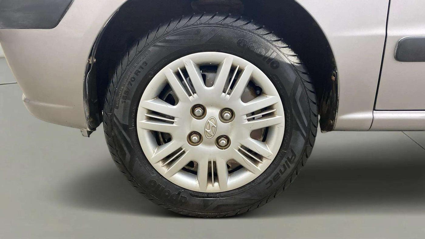 2013 Hyundai Santro Xing GLS, Petrol, Manual, 65,670 km, Left Front Wheel
