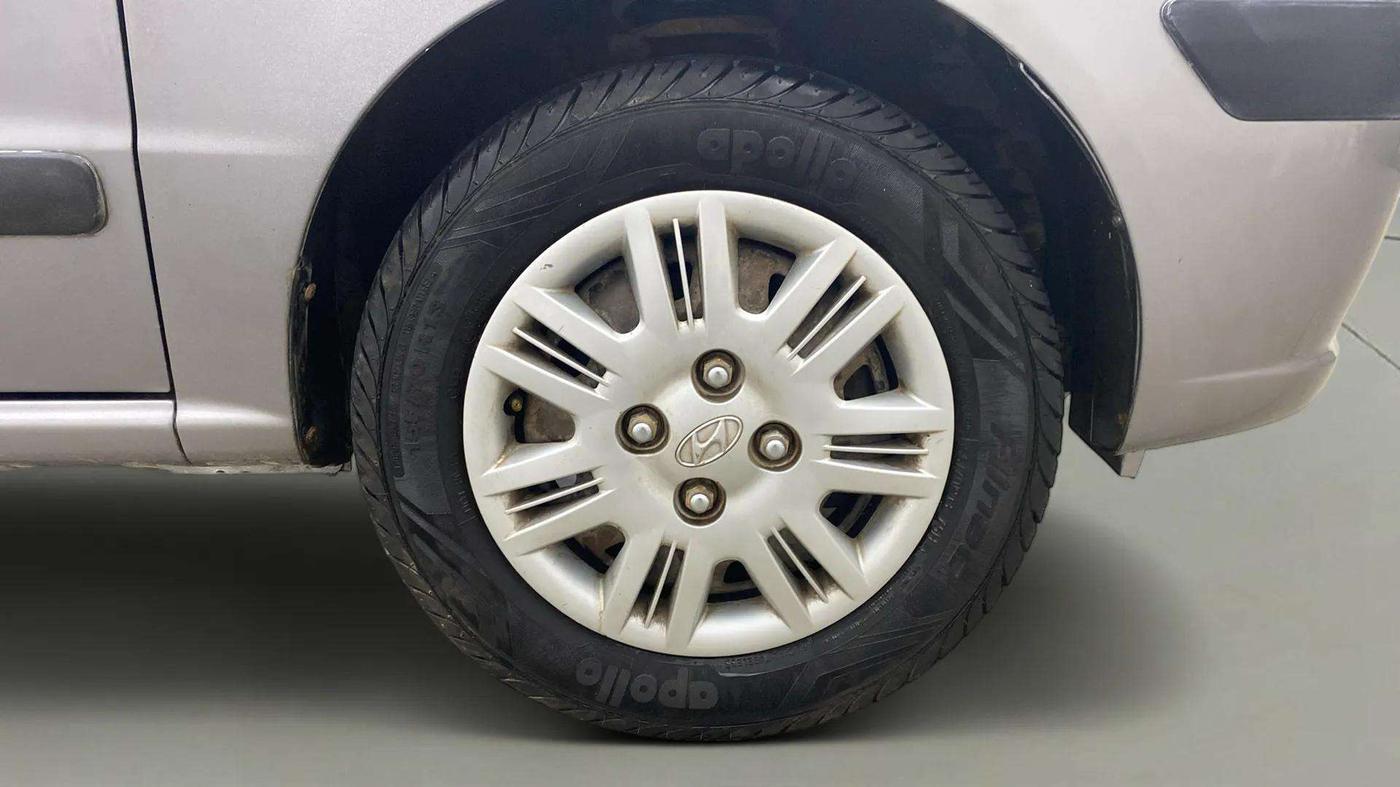 2013 Hyundai Santro Xing GLS, Petrol, Manual, 65,670 km, Right Front Wheel
