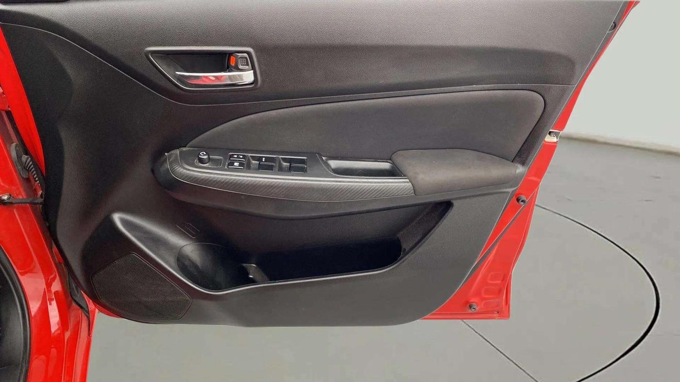 2021 Maruti Swift VXI, Petrol, Manual, 31,281 km, Driver Side Door Panels Control