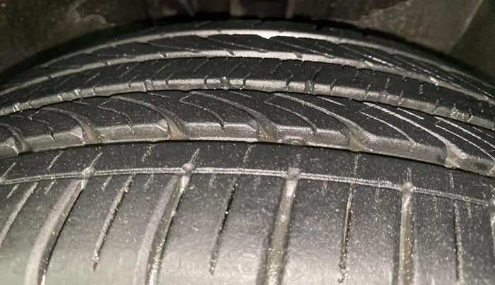 2014 Hyundai Elite i20 SPORTZ 1.2 (O), Petrol, Manual, 64,061 km, Right Front Tyre Tread