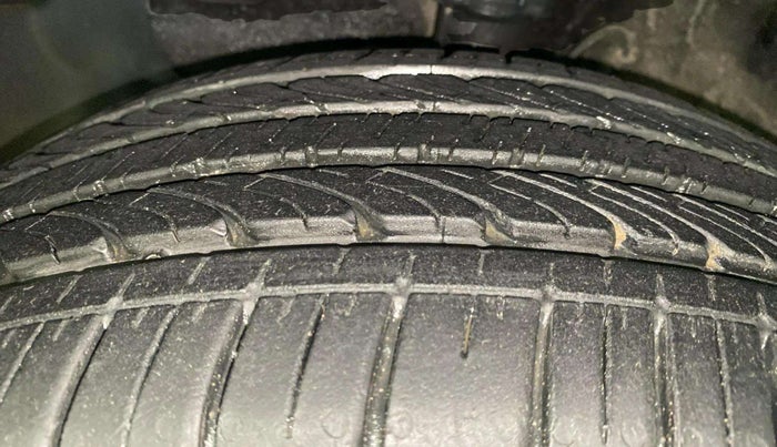 2014 Hyundai Elite i20 SPORTZ 1.2 (O), Petrol, Manual, 64,061 km, Left Front Tyre Tread