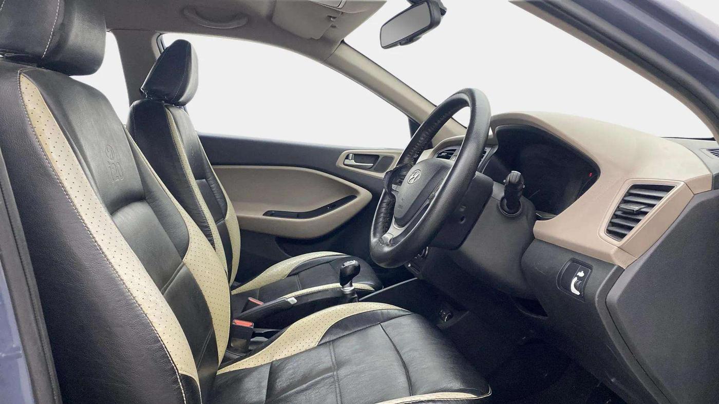 2014 Hyundai Elite i20 SPORTZ 1.2 (O), Petrol, Manual, 64,061 km, Right Side Front Door Cabin
