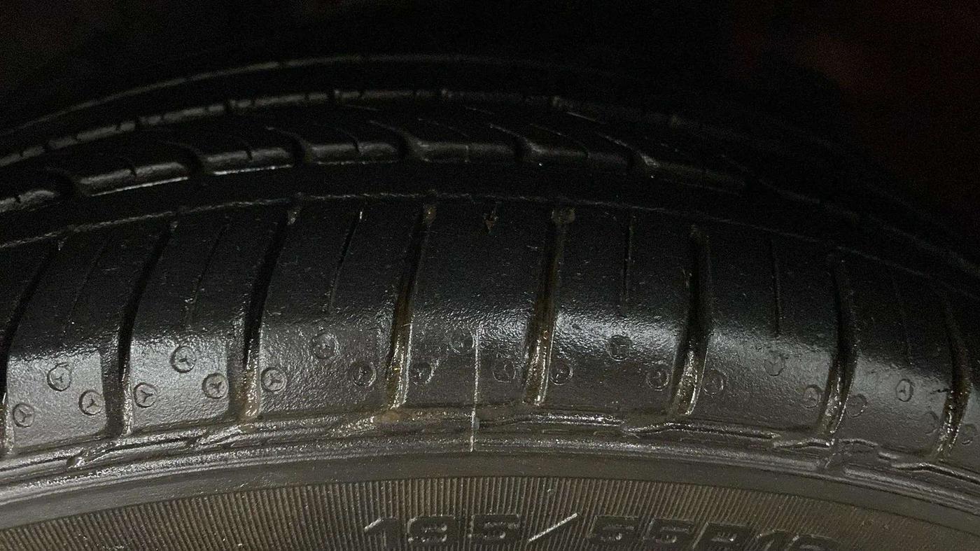 2019 Toyota Glanza V CVT, Petrol, Automatic, 40,957 km, Left Front Tyre Tread