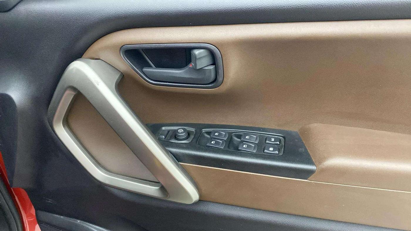 2023 Mahindra SCORPIO-N Z6 DIESEL AT 2WD 7 STR, Diesel, Automatic, 15,479 km, Driver Side Door Panels Control
