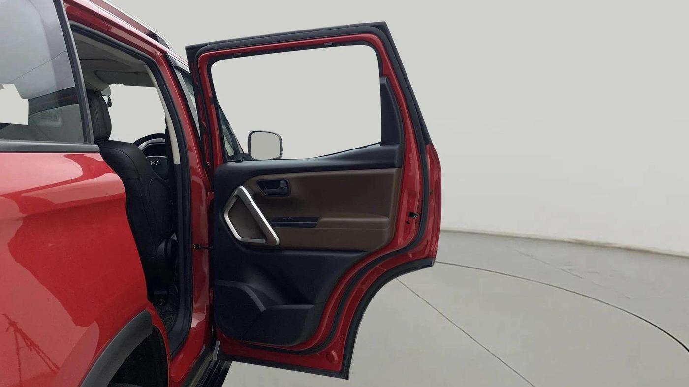 2023 Mahindra SCORPIO-N Z6 DIESEL AT 2WD 7 STR, Diesel, Automatic, 15,479 km, RHS Rear Door