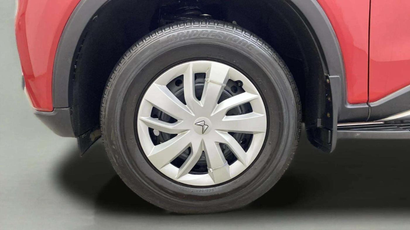 2023 Mahindra SCORPIO-N Z6 DIESEL AT 2WD 7 STR, Diesel, Automatic, 15,479 km, Left Front Wheel