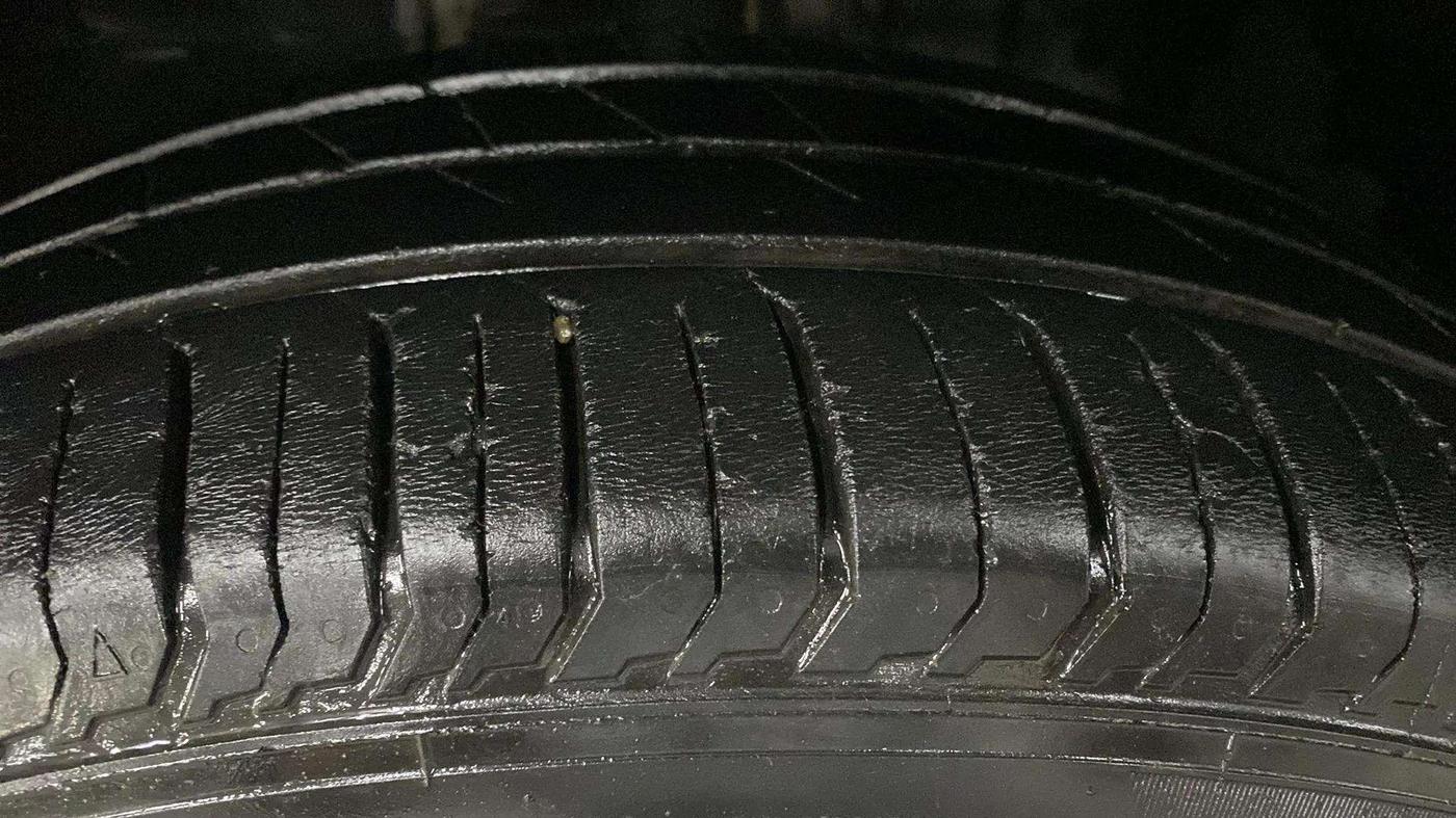 2022 Tata PUNCH ADVENTURE MT, Petrol, Manual, 19,006 km, Left Front Tyre Tread