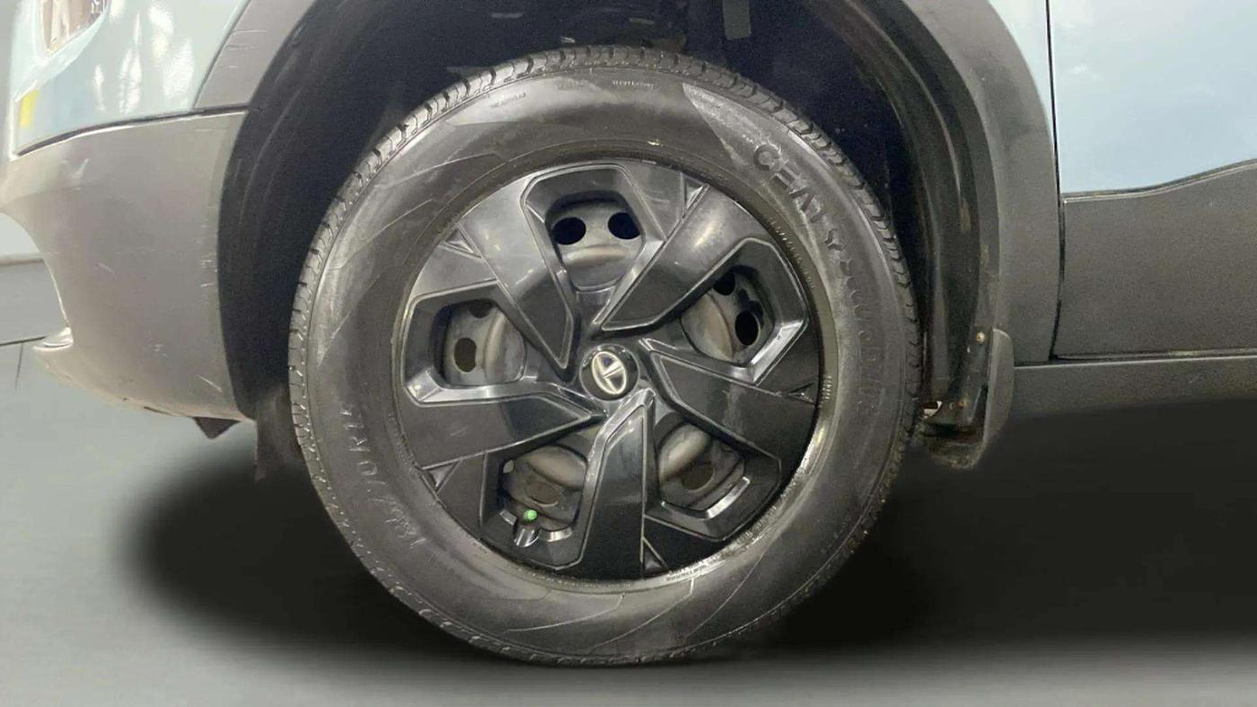 2022 Tata PUNCH ADVENTURE MT, Petrol, Manual, 19,006 km, Left Front Wheel
