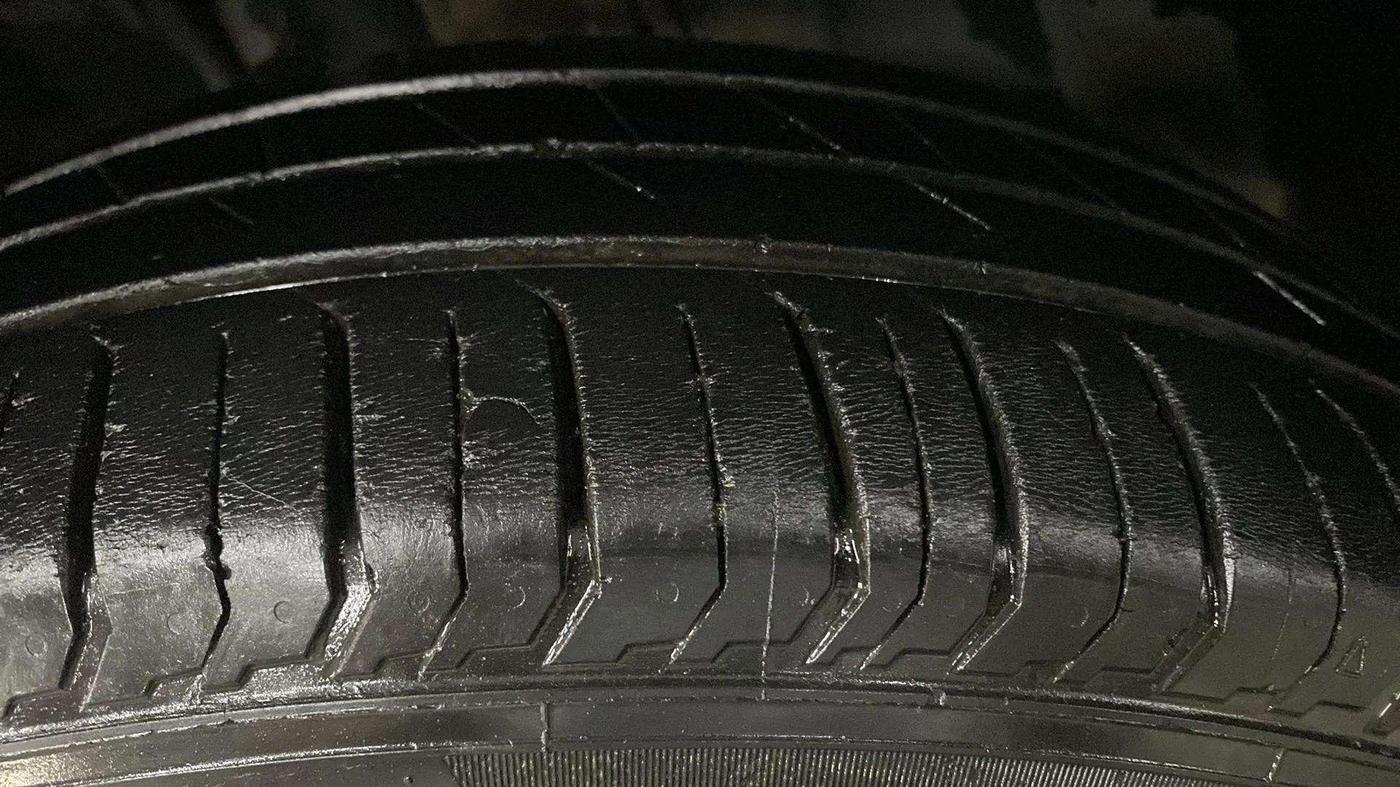 2022 Tata PUNCH ADVENTURE MT, Petrol, Manual, 19,006 km, Right Front Tyre Tread