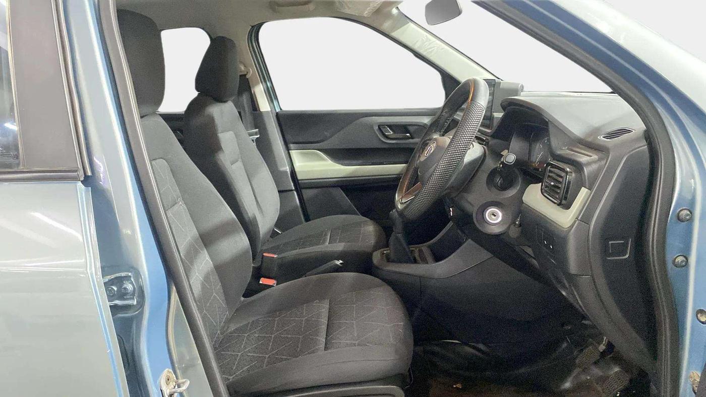 2022 Tata PUNCH ADVENTURE MT, Petrol, Manual, 19,006 km, Right Side Front Door Cabin