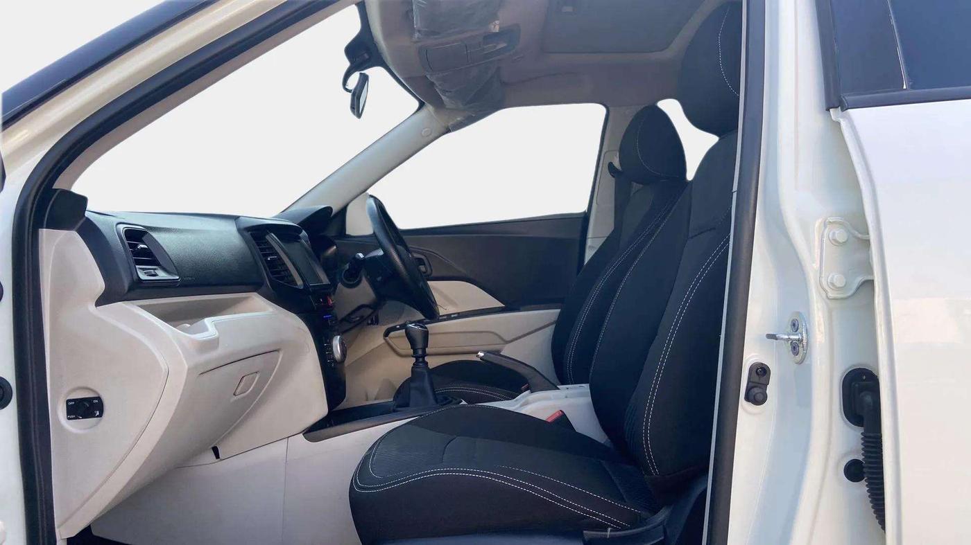 2023 Mahindra XUV300 W4 1.5 DIESEL, Diesel, Manual, 34,509 km, Right Side Front Door Cabin
