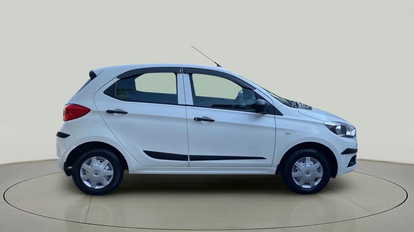 2018 Tata Tiago XM PETROL, Petrol, Manual, 16,421 km, Right Side View
