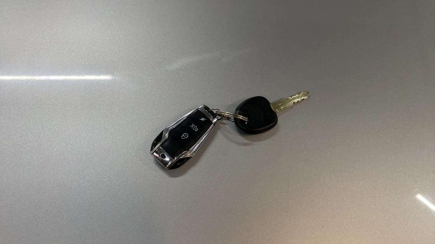 2024 KIA SONET HTE 1.2, Petrol, Manual, 17,211 km, Key Close Up