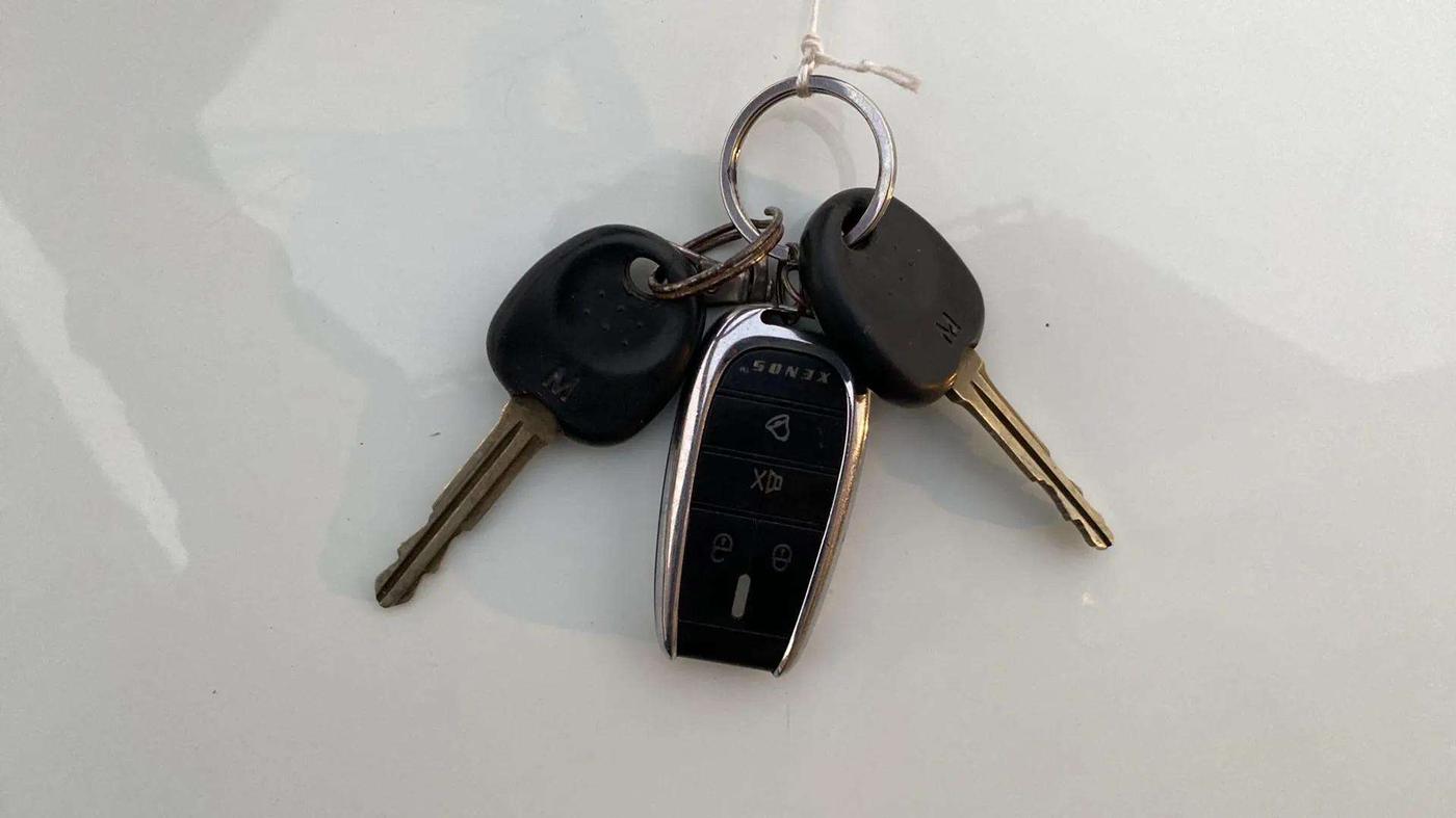 2013 Hyundai i10 MAGNA 1.2, Petrol, Manual, 38,137 km, Key Close Up