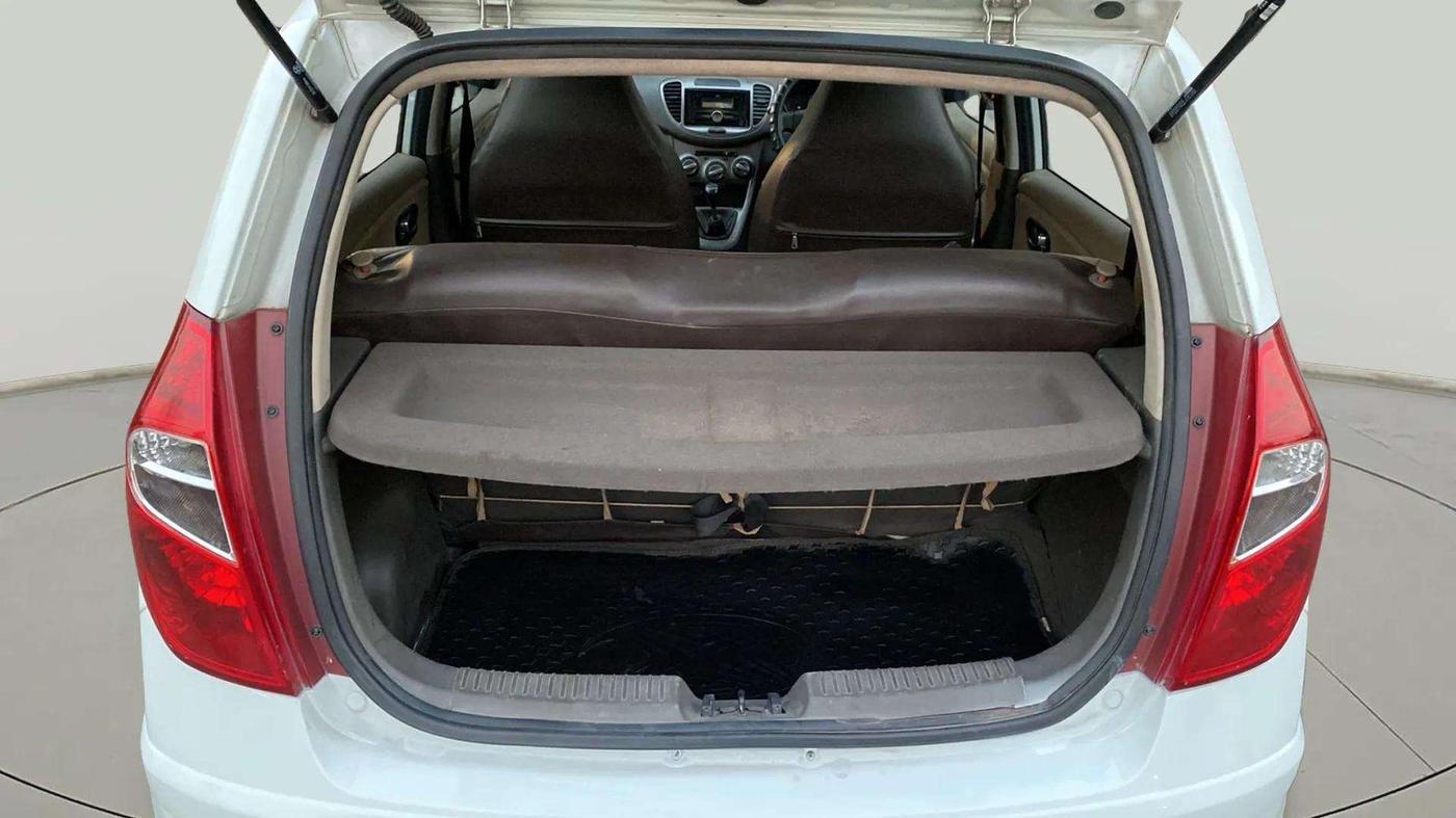 2013 Hyundai i10 MAGNA 1.2, Petrol, Manual, 38,137 km, Boot Inside