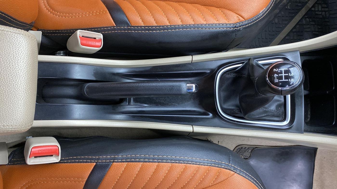 2018 Maruti Ciaz DELTA 1.5 SHVS MT PETROL, Petrol, Manual, 9,993 km, Gear Lever