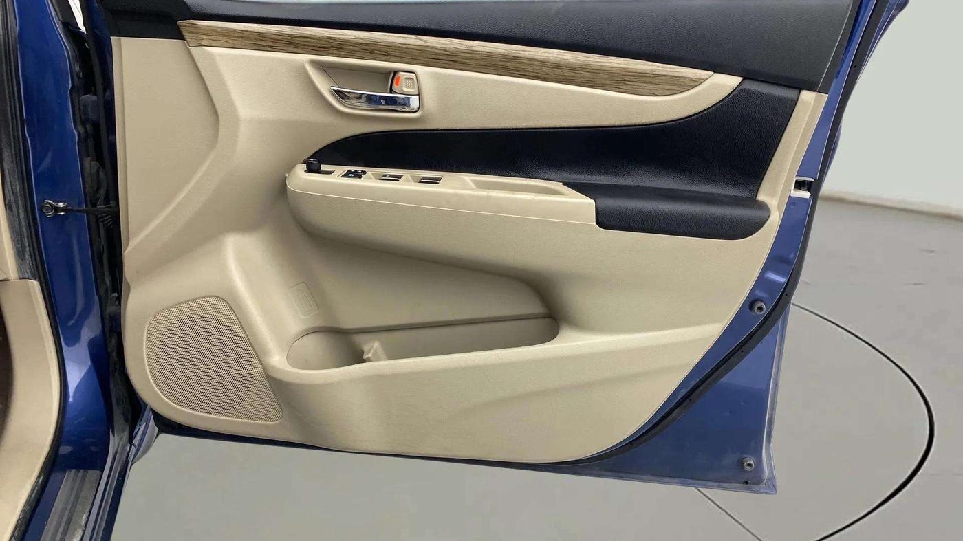 2018 Maruti Ciaz DELTA 1.5 SHVS MT PETROL, Petrol, Manual, 9,993 km, Driver Side Door Panels Control