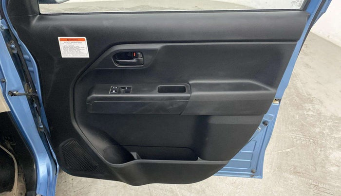 2021 Maruti New Wagon-R LXI CNG (O) 1.0, CNG, Manual, 32,659 km, Driver Side Door Panels Control