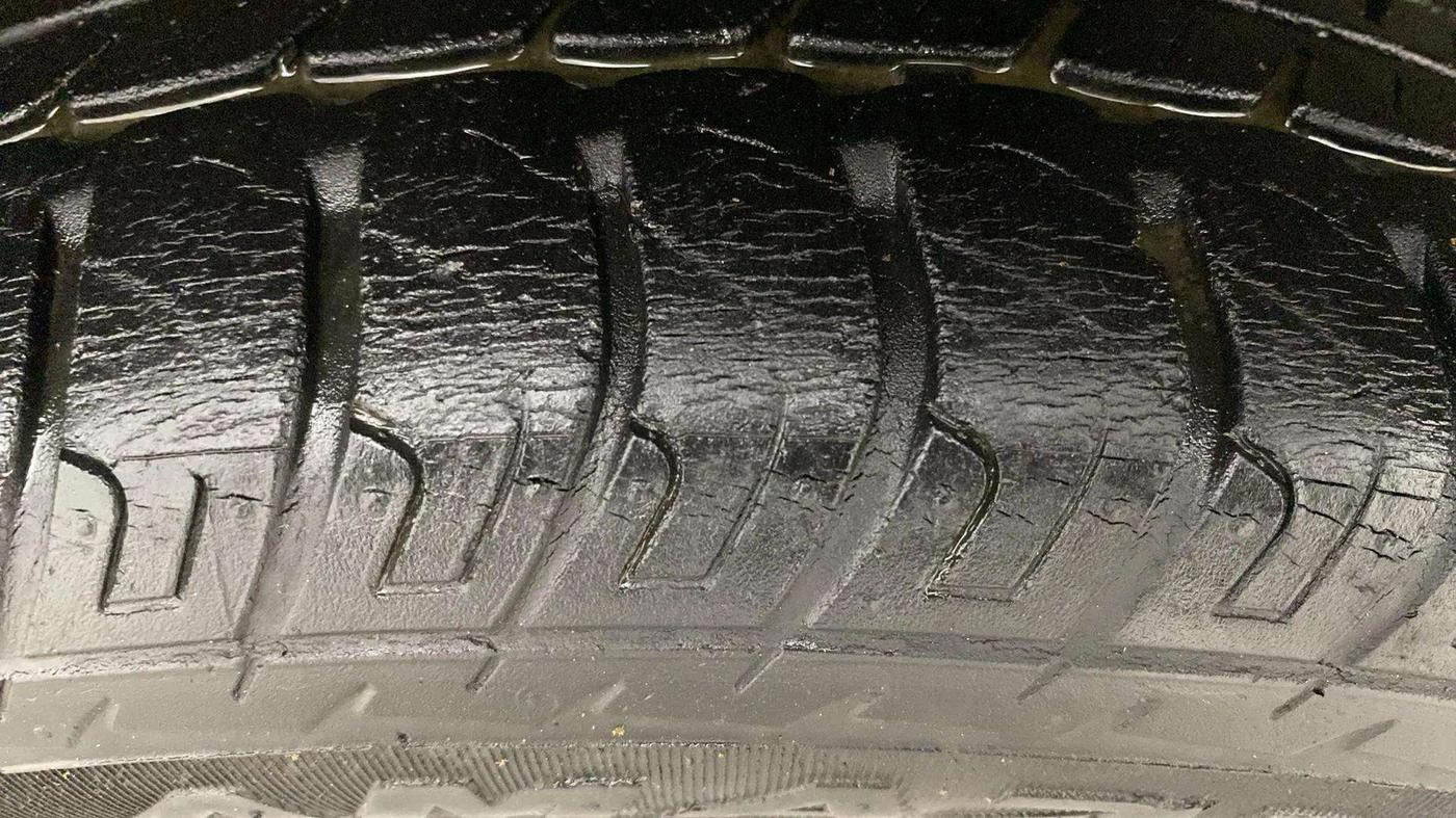 2015 Maruti Wagon R 1.0 VXI, Petrol, Manual, 53,176 km, Left Front Tyre Tread