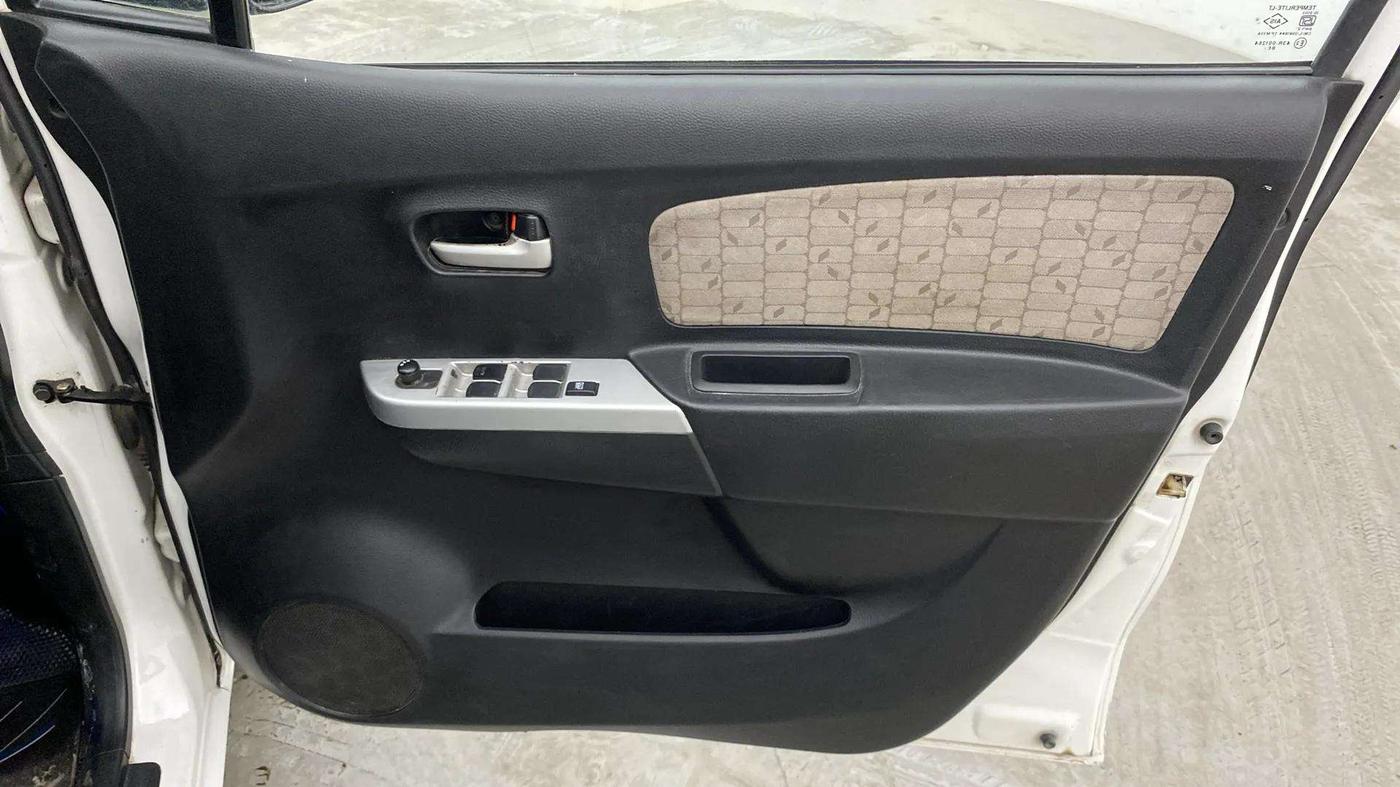 2015 Maruti Wagon R 1.0 VXI, Petrol, Manual, 53,176 km, Driver Side Door Panels Control