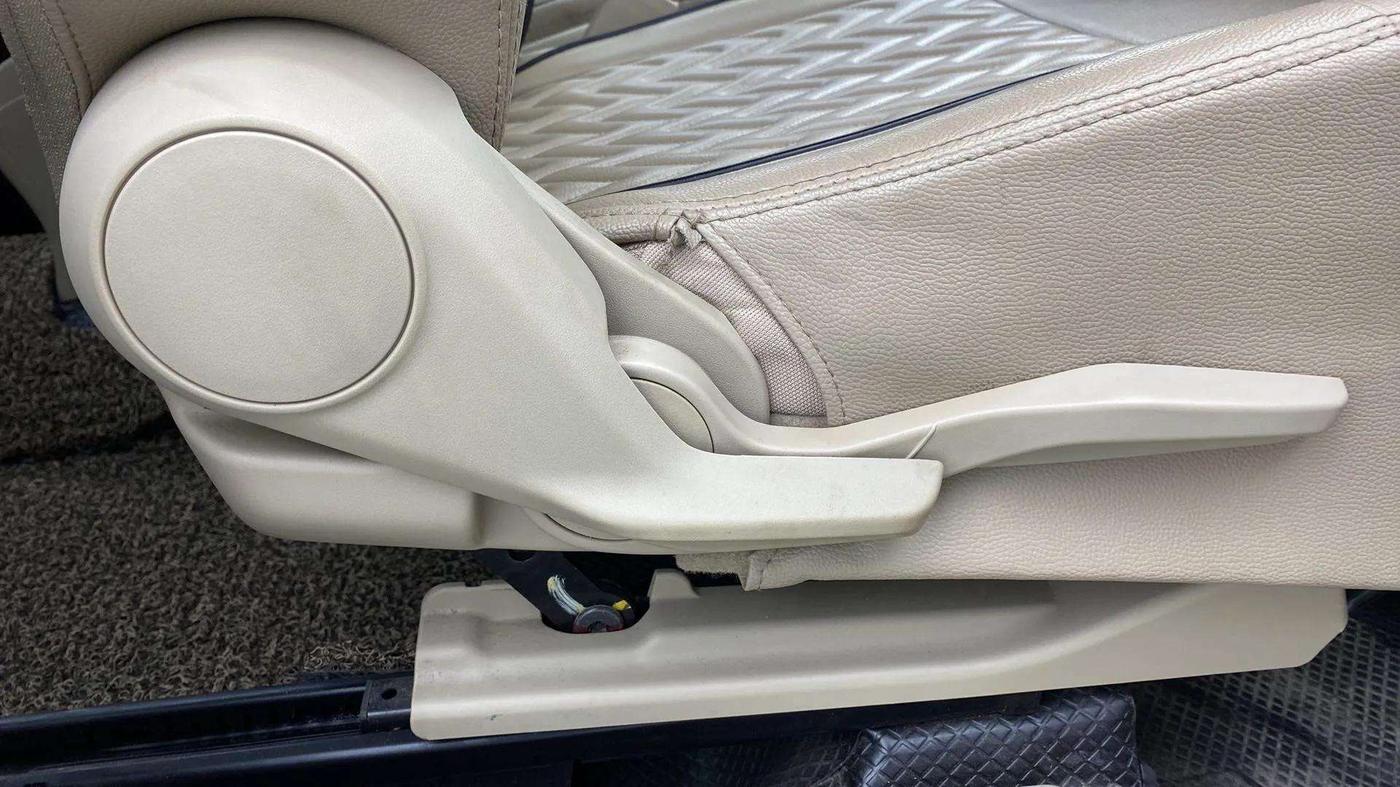 2018 Maruti Dzire VXI, Petrol, Manual, 41,635 km, Driver Side Adjustment Panel