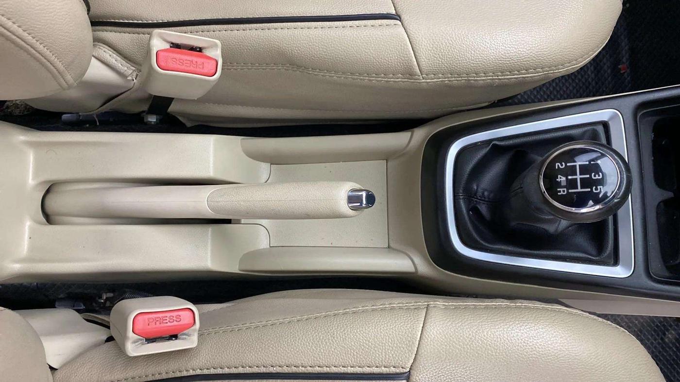 2018 Maruti Dzire VXI, Petrol, Manual, 41,635 km, Gear Lever