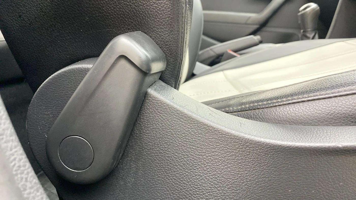 2018 Volkswagen Ameo TRENDLINE 1.0L, Petrol, Manual, 62,537 km, Driver Side Adjustment Panel